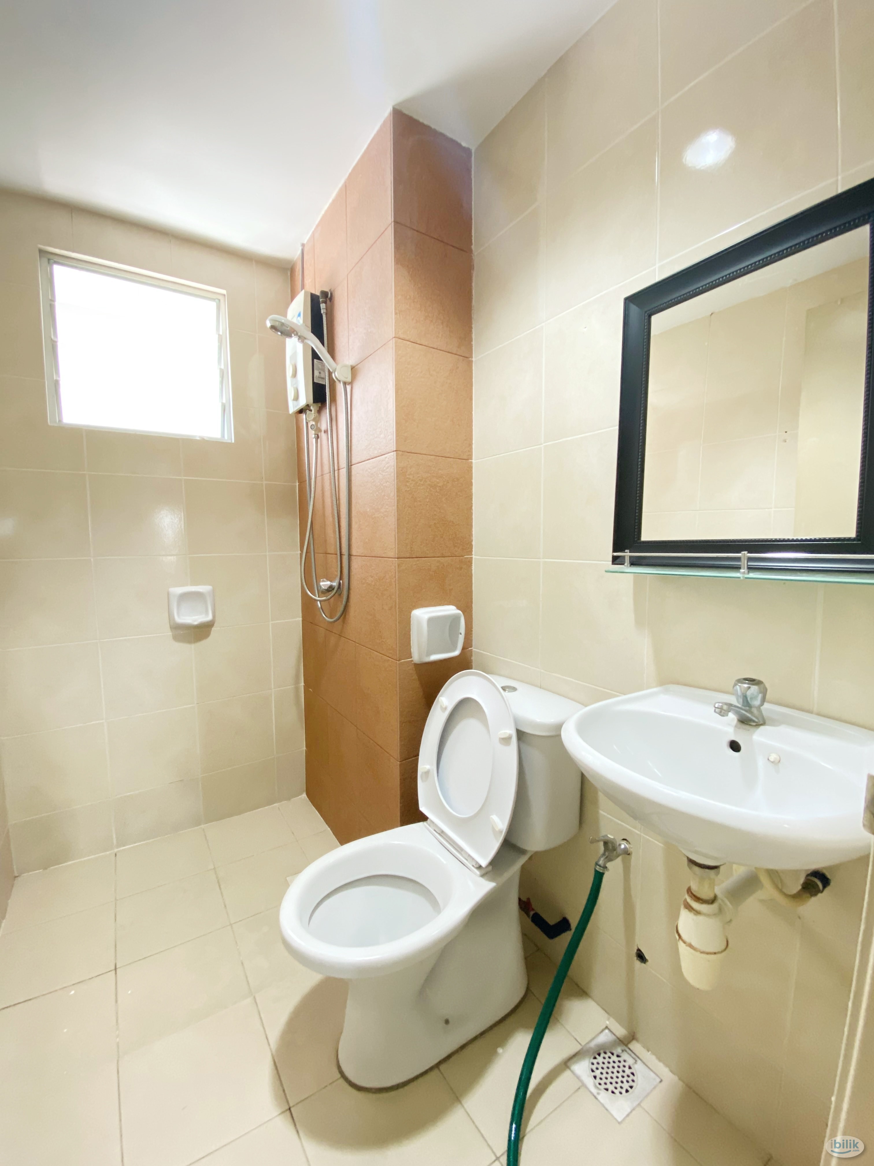 Middle Room at Butterworth, Seberang Perai - Image 2