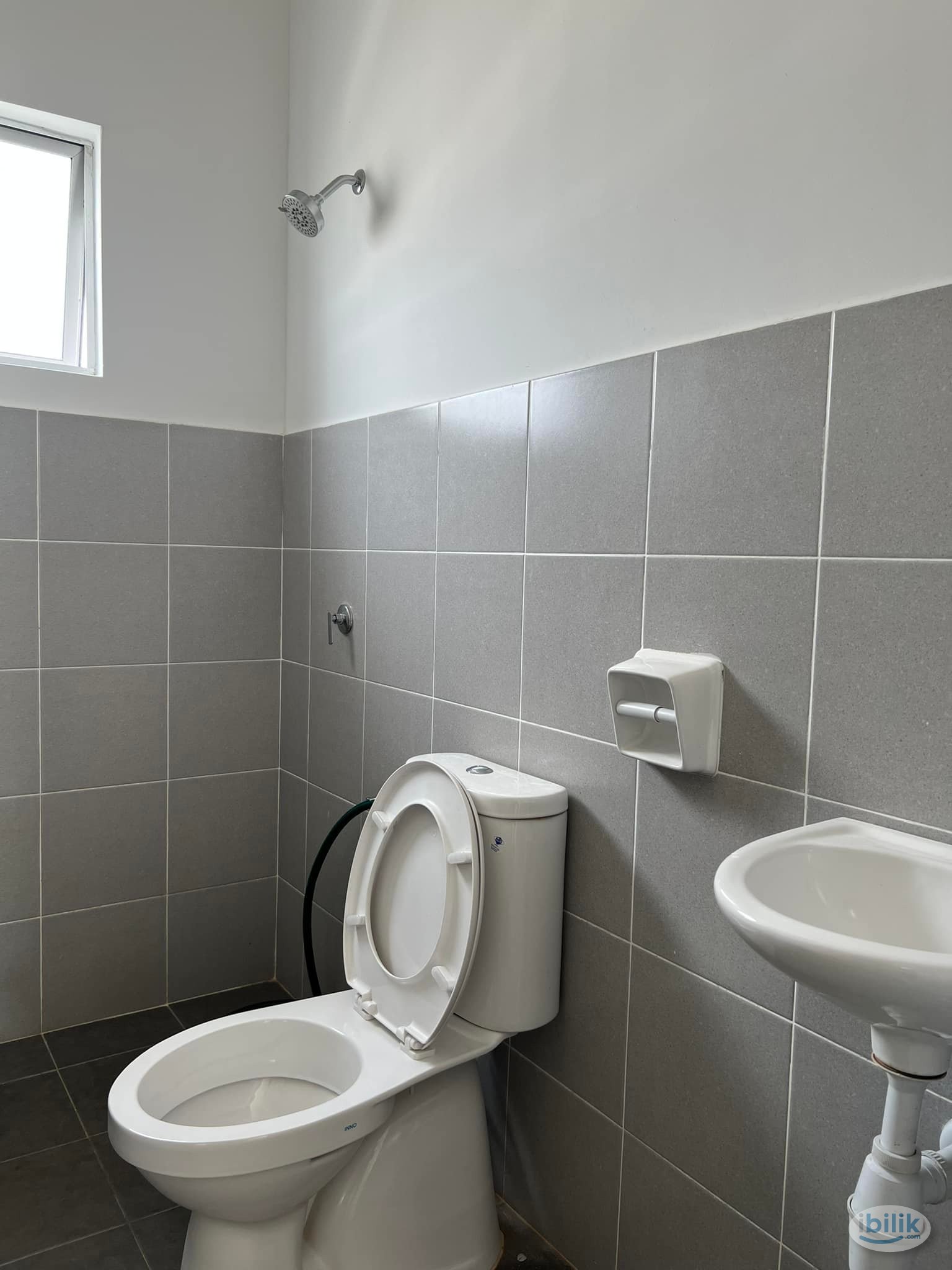 A room in Saujana Perdana Close to UiTM Puncak Alam - Image 5