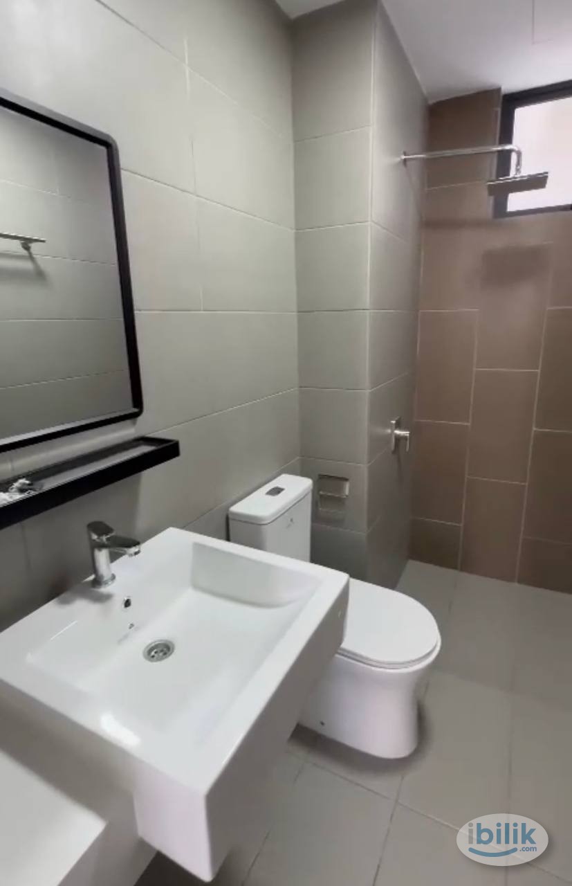 🫶Grab this chance ✨ Balcony room for rent 🛜Free Wifi & Cleaning Service - Image 3