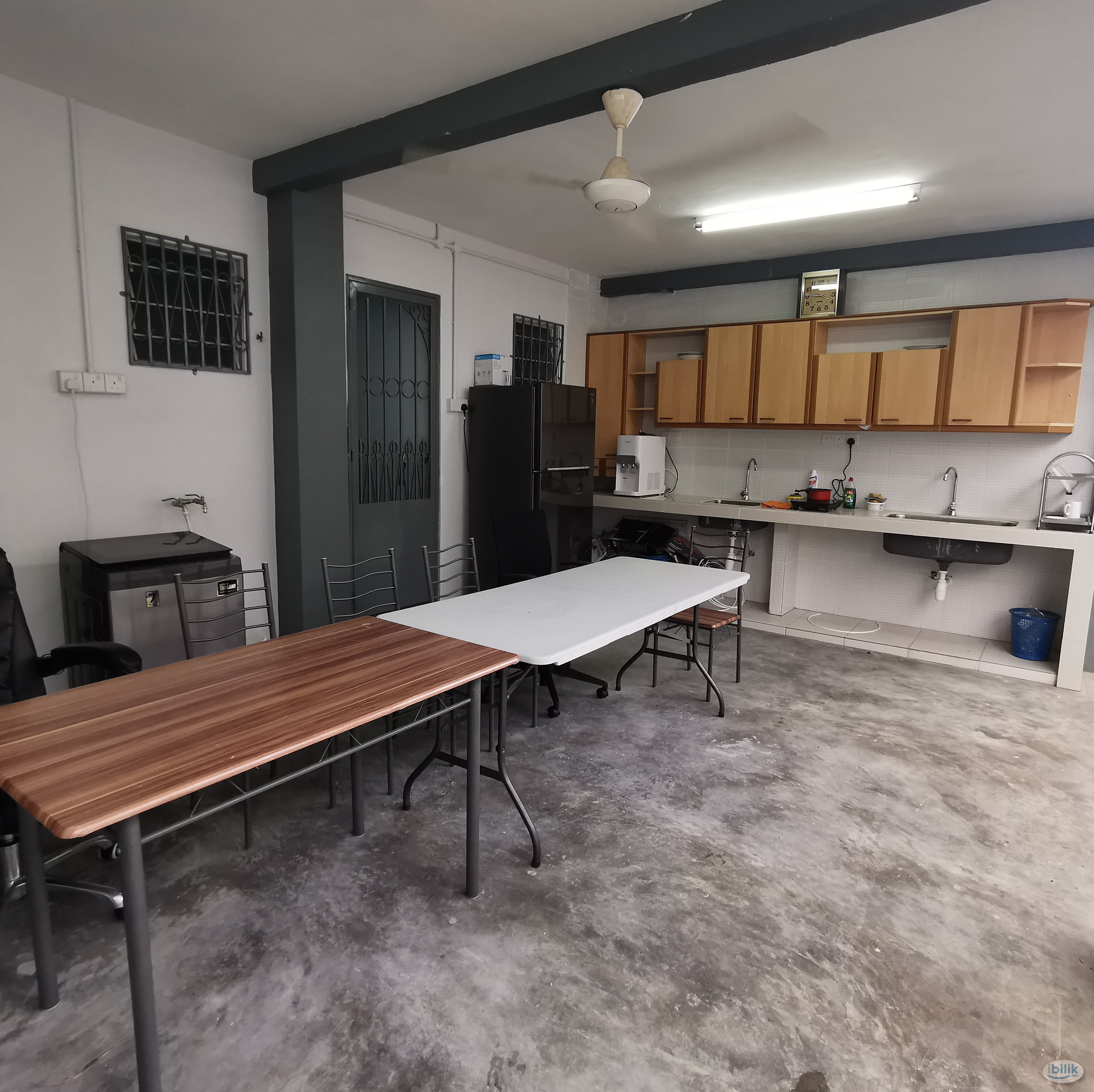 Taman Desa Middle Room - Private bathroom, Wifi, Cleaning provided - Image 5
