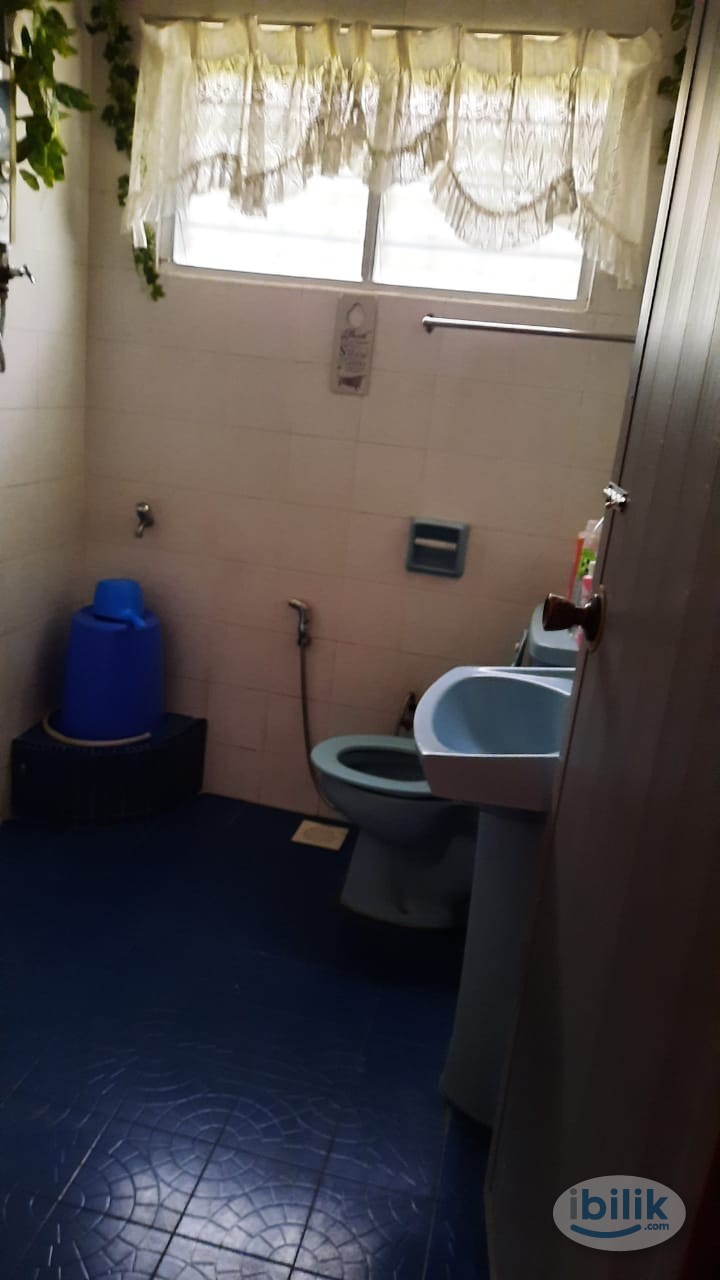Middle Room at Section 12, Petaling Jaya - Image 4