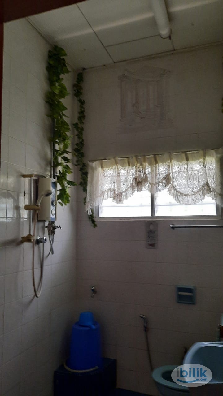 Middle Room at Section 12, Petaling Jaya - Image 3