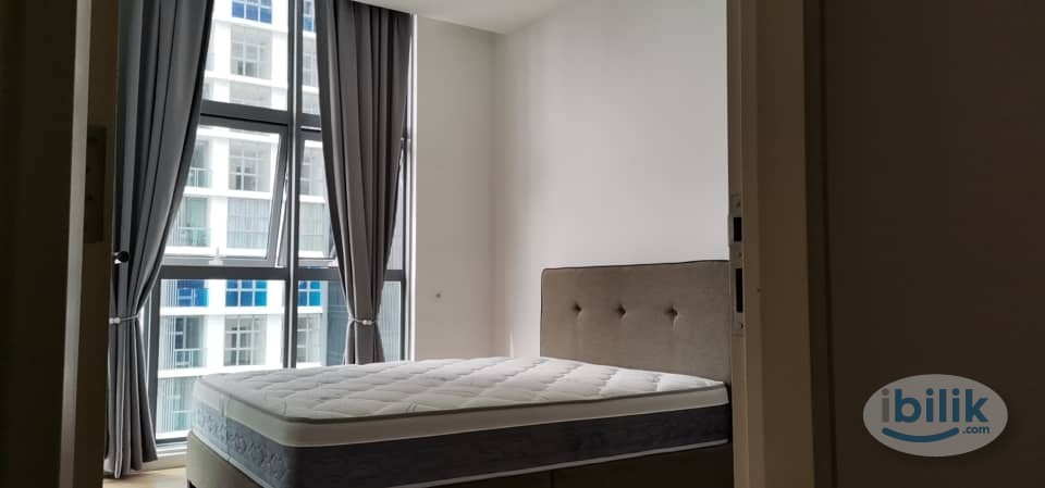 Middle Room at LakeFront Residence, Cyberjaya - Image 1