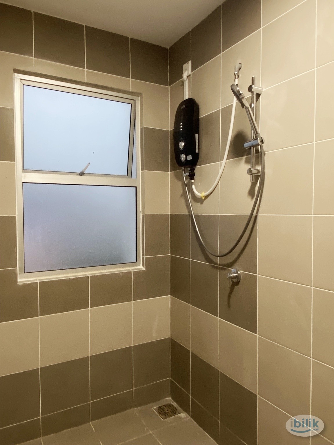Brickfields Residence Master Room w Attached Bathroom - Image 3