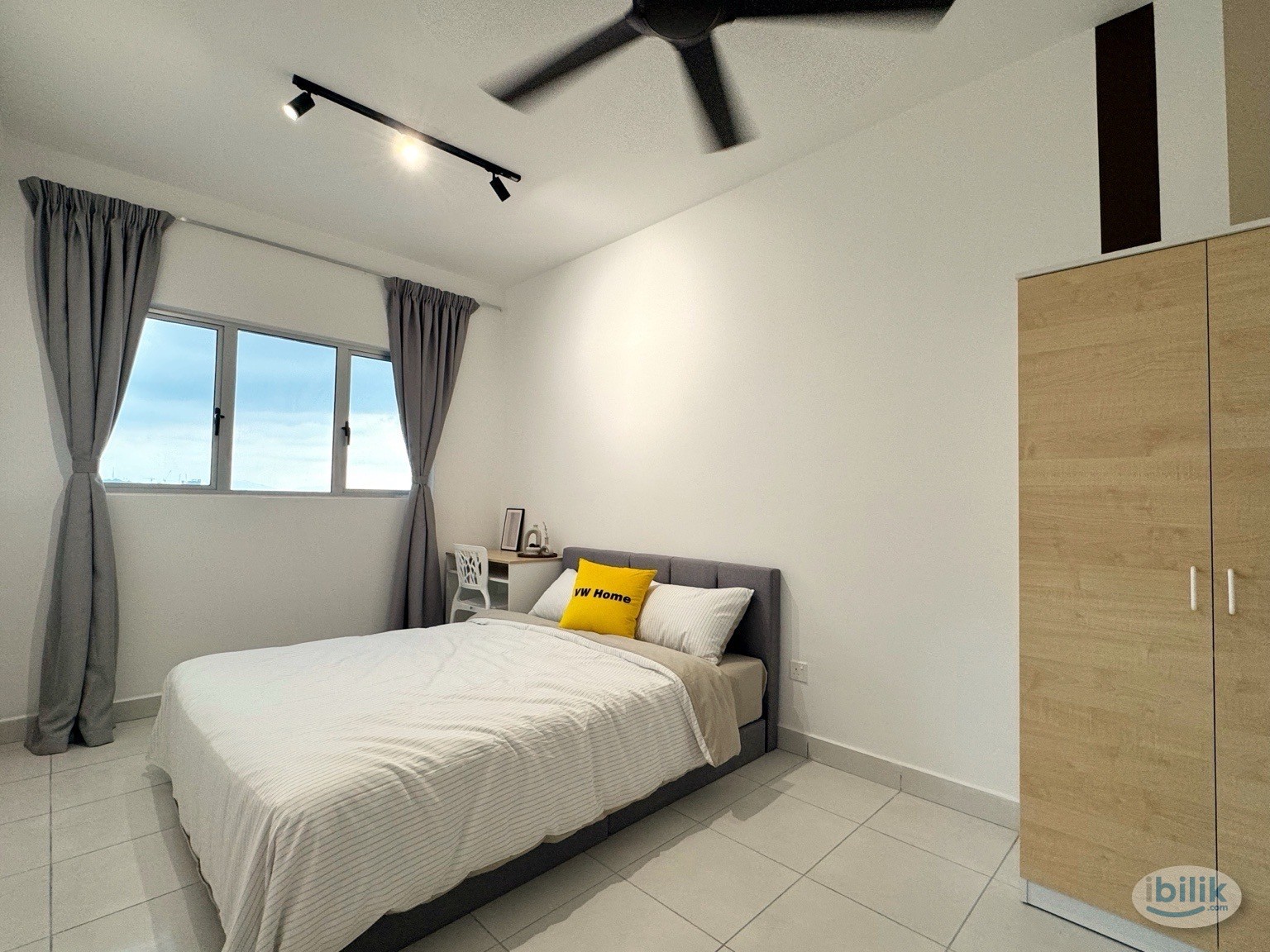 Master room with attached bathroom Residensi riamas - Image 1