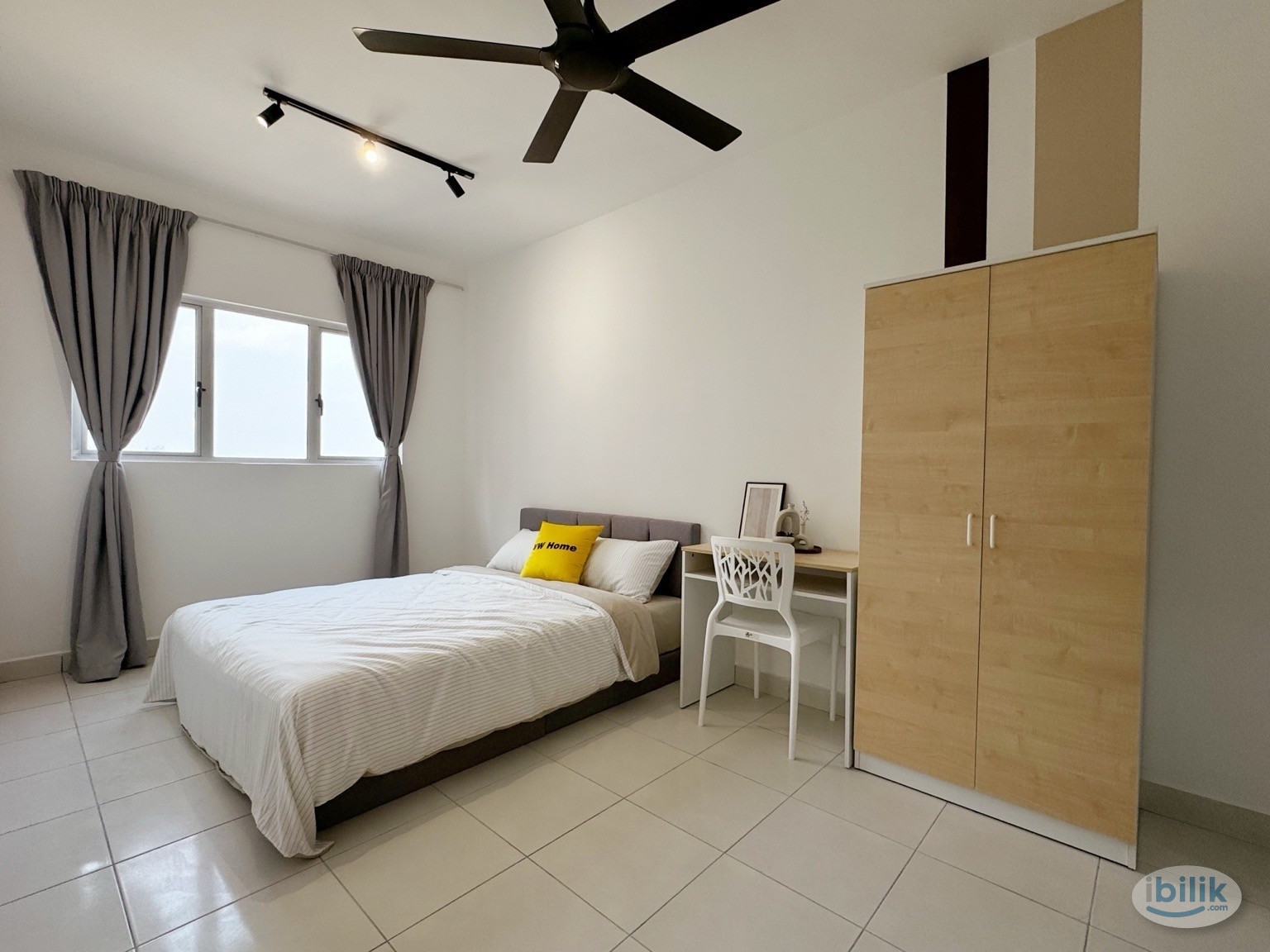 Master room with attached bathroom Residensi riamas - Image 2