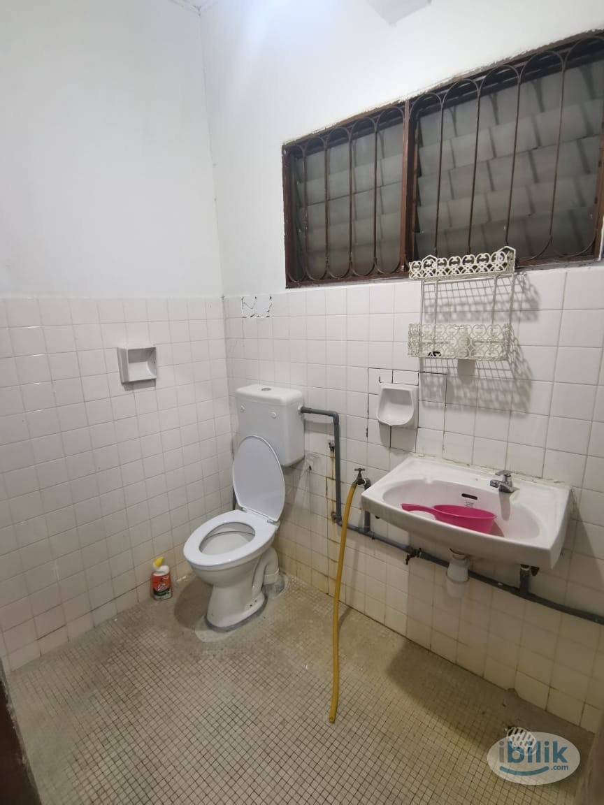 Middle Room at Taman Pertama, Cheras - Image 3