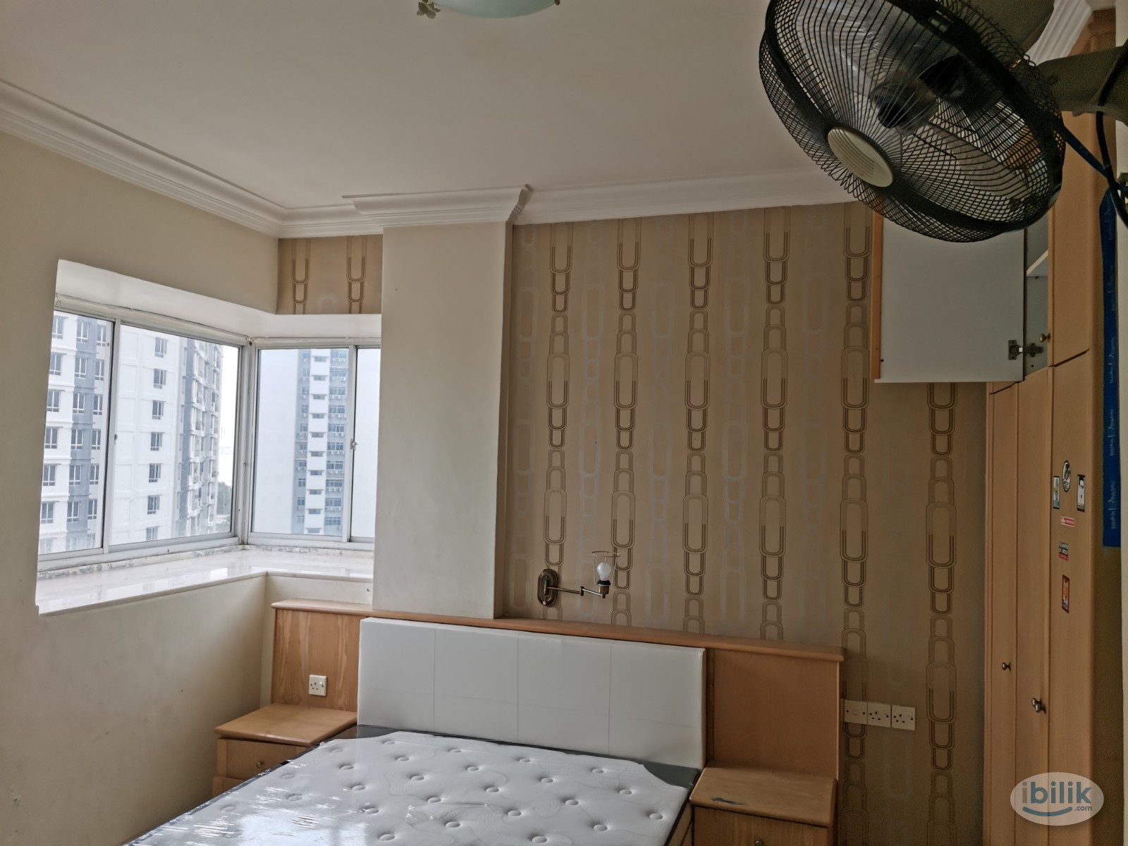 Villa Emas Aircond Master Room included utilities Private Bathroom MIX GENDER - Image 2