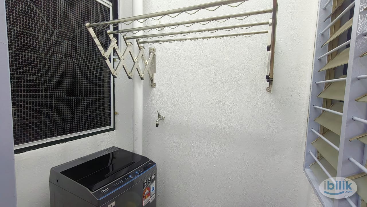 Single Room, Lots of space | FREE PARKING | Vista Shop Apartment - Image 5