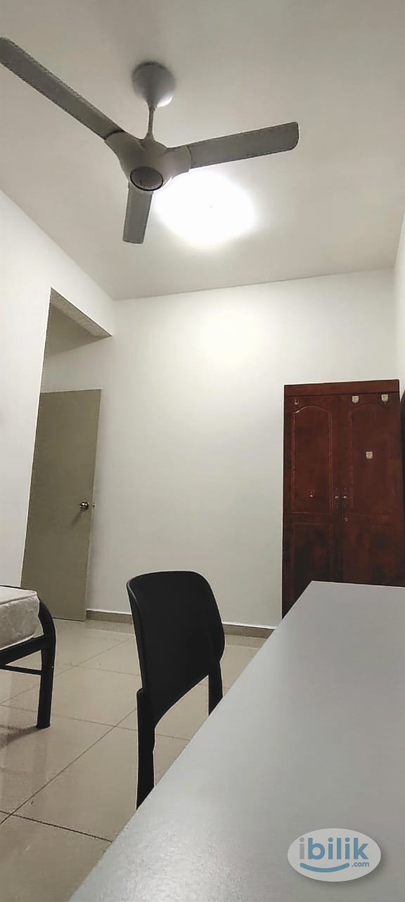 Middle Room at Ehsan Residence, Sepang - Image 3