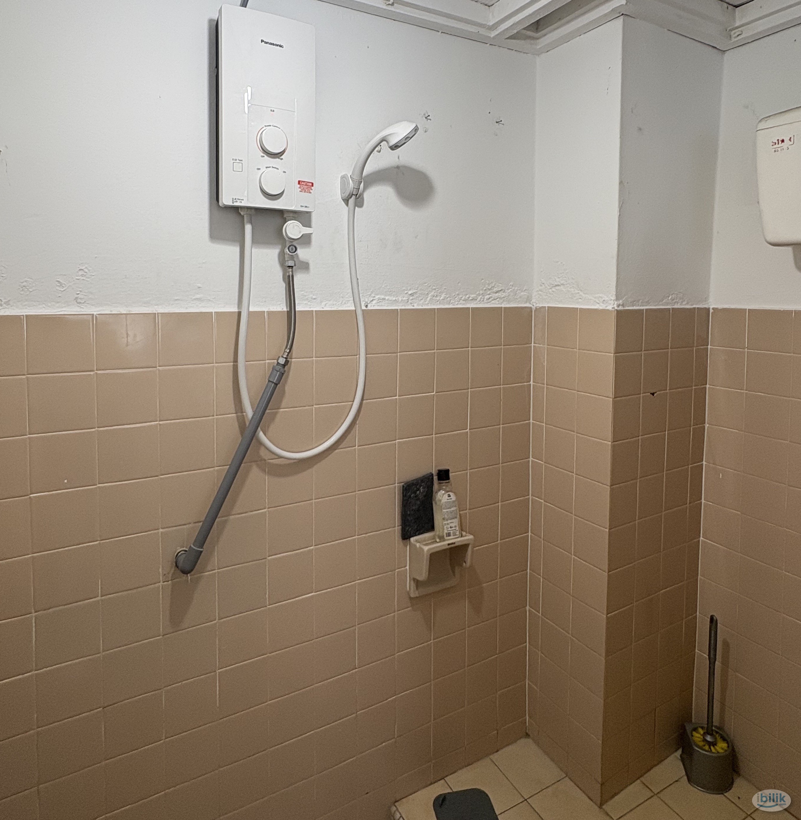 Middle Room at Faber Ria, Taman Desa - Image 2