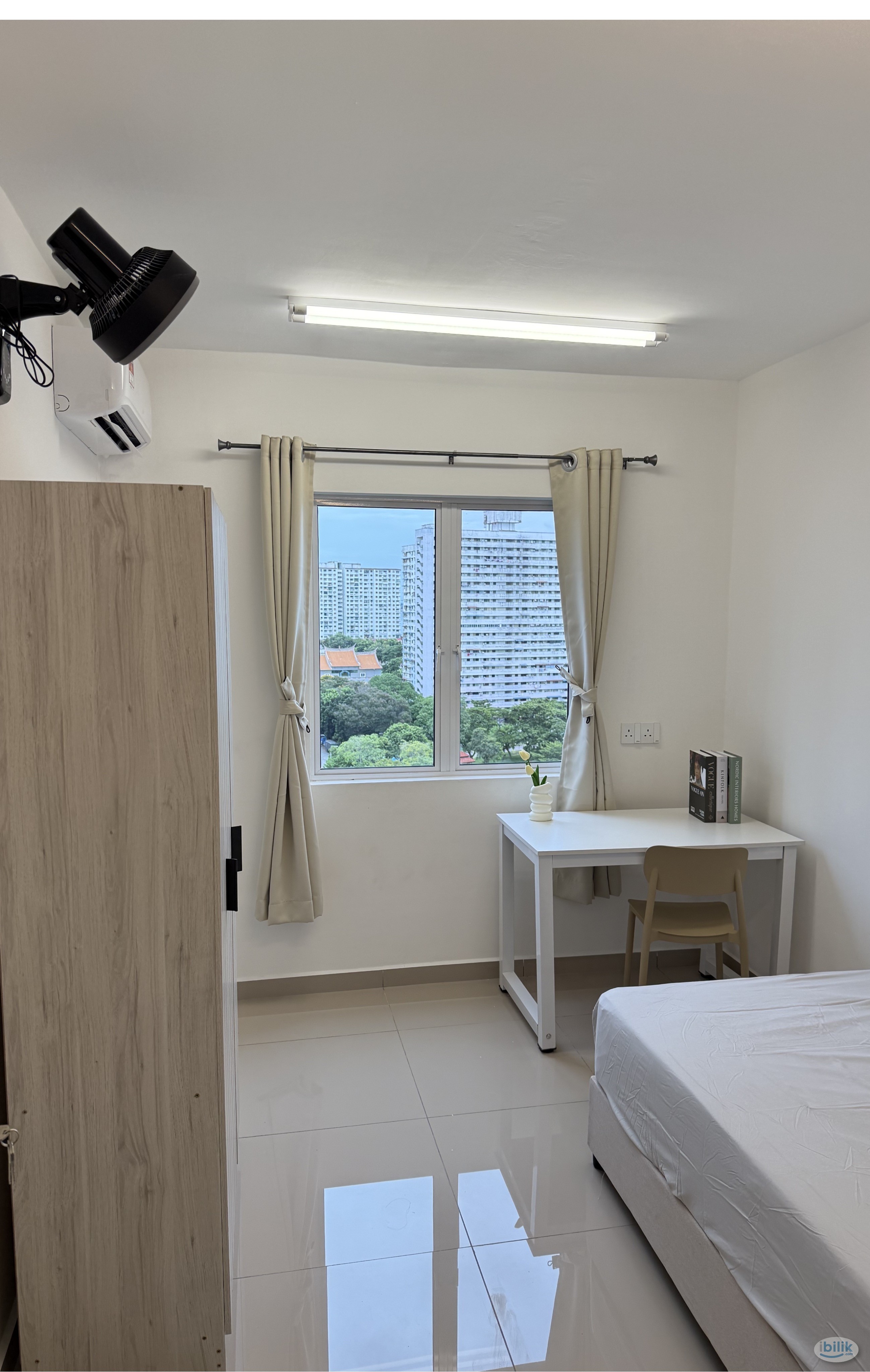 Middle Room at Desa Pinang 2, Jelutong - Image 1