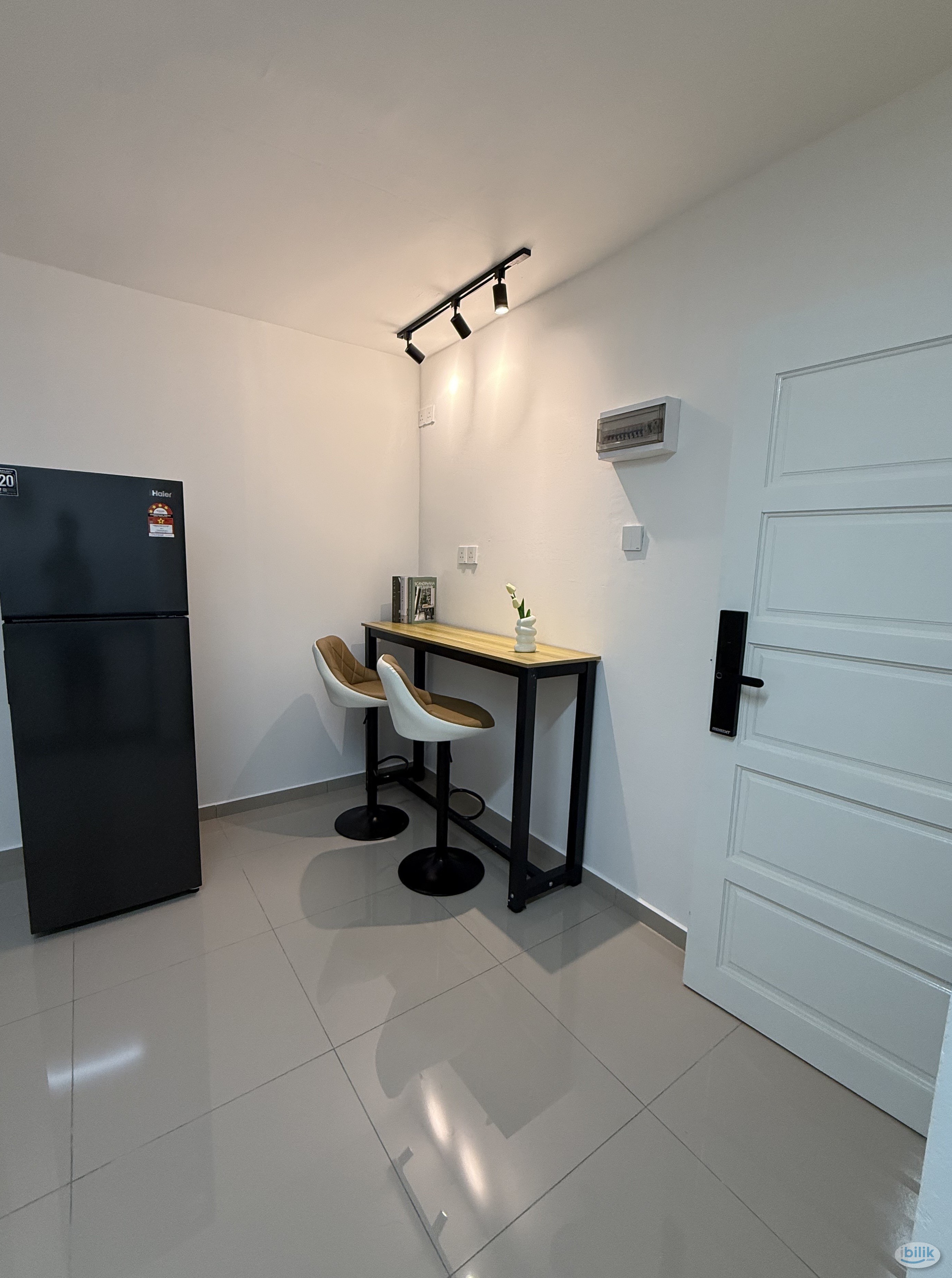 Middle Room at Desa Pinang 2, Jelutong - Image 4