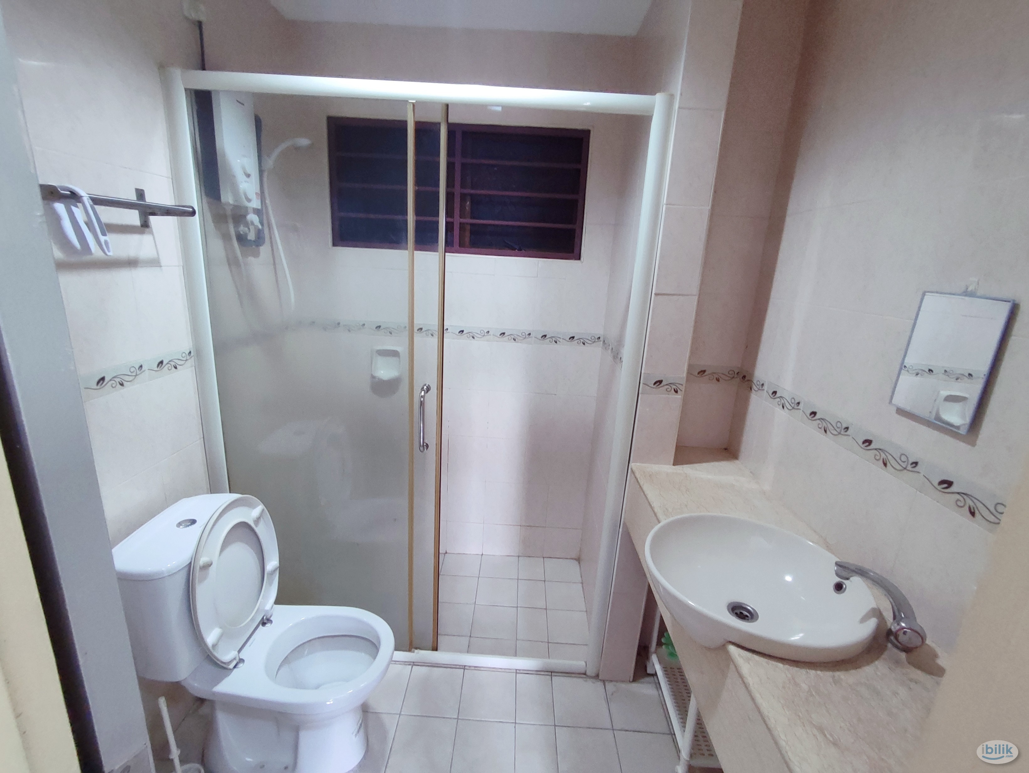 Female master room available at pelangi utama Condominium - Image 2