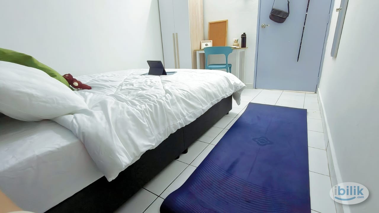 Big Queen Room with Space to Chill | Direct MRT to Jalan Ipoh | Free Parking | Vista Shop Apartment - Image 1