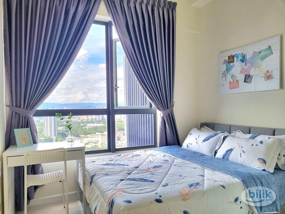 Fully Furnished middle room , ready move in, Utiliies inclusive - Image 1