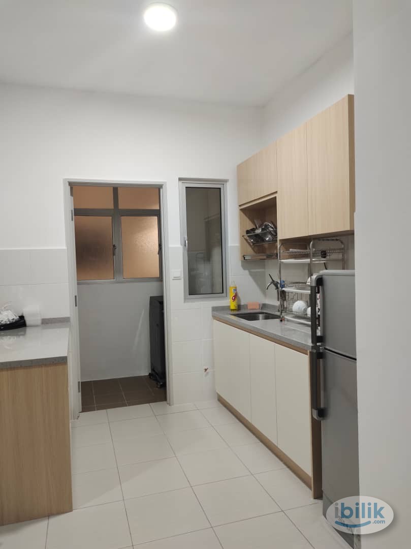 Female Master Room private bath (Walk to LRT Station) Looking for 1 partner to share Master Room with only 450/m - Image 1