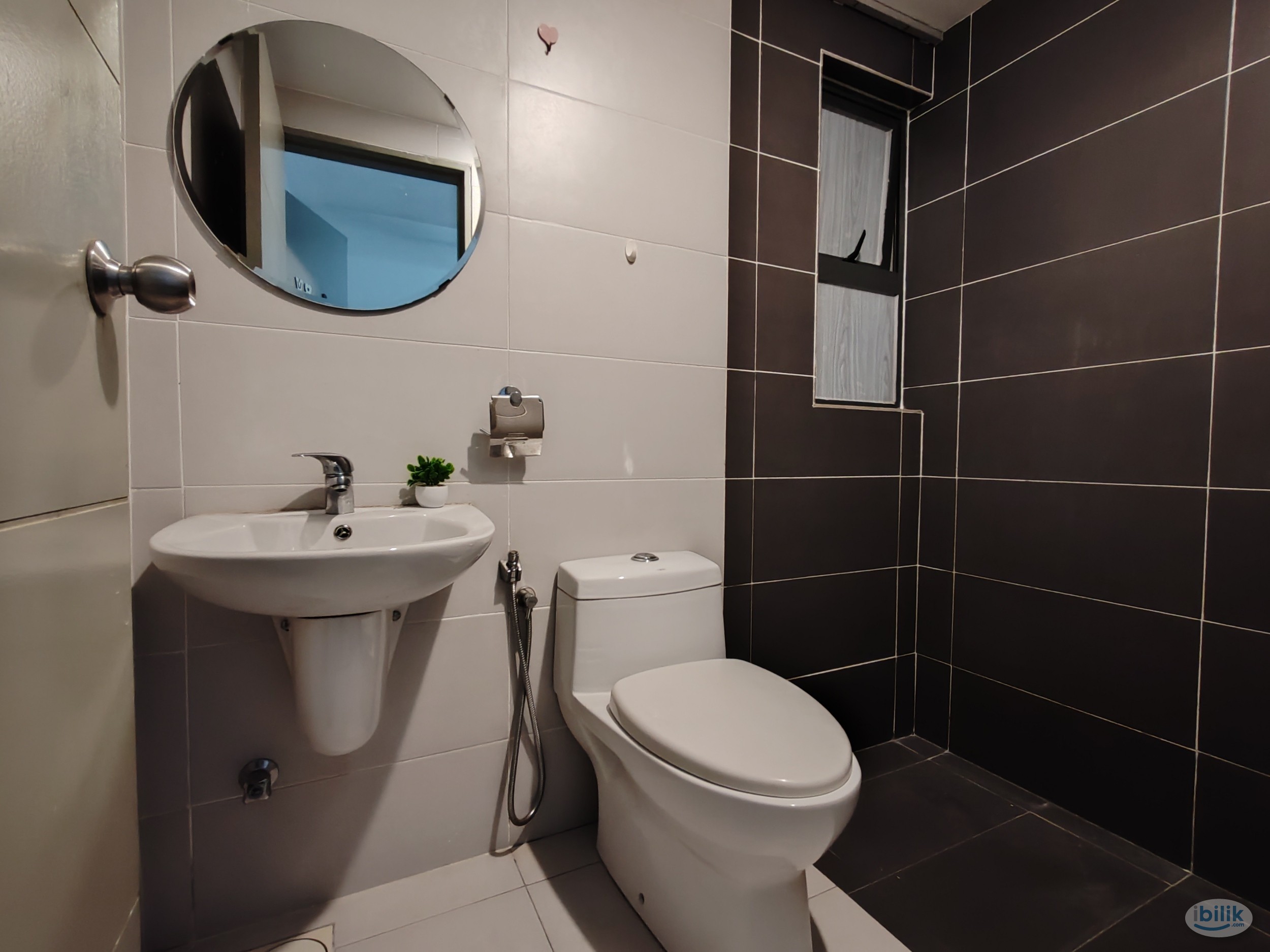 Master Room at DK Senza, Bandar Sunway - Image 4