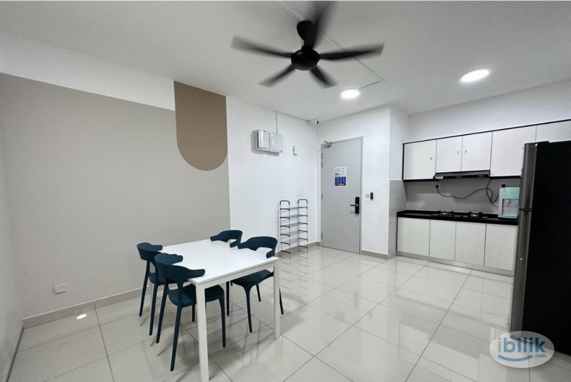 Female Master Room private bath (Walk to LRT Station)  looking for 1 pax to share Master Room (450/pax) - Image 3