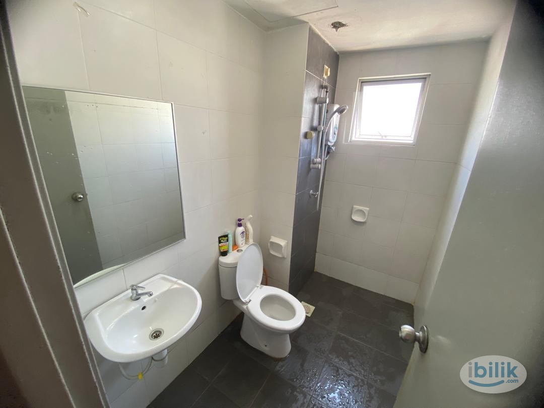 FEMALE Medium Room with big window at Casa Residenza, Kota Damansara - Image 3