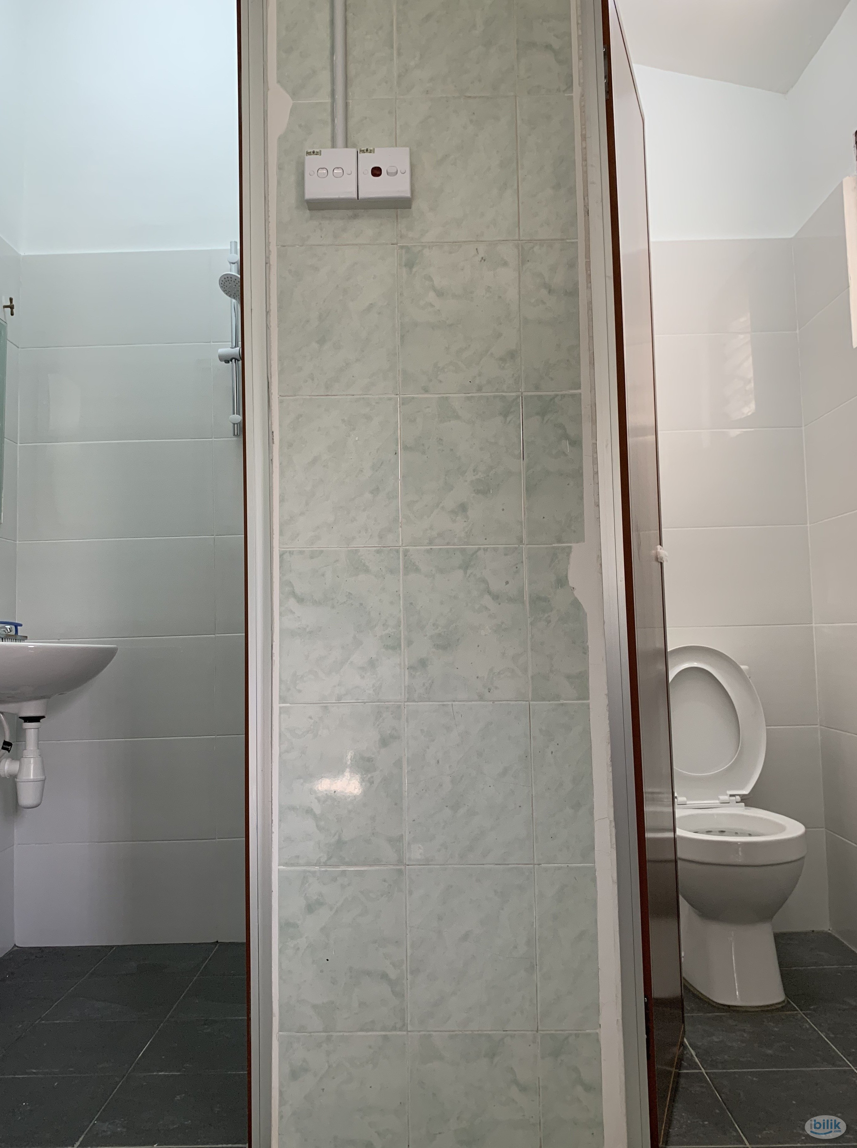 UCSI | Guarded Landed House Master Room for Rent @ Jalan Pantas Taman Connaught - Image 5