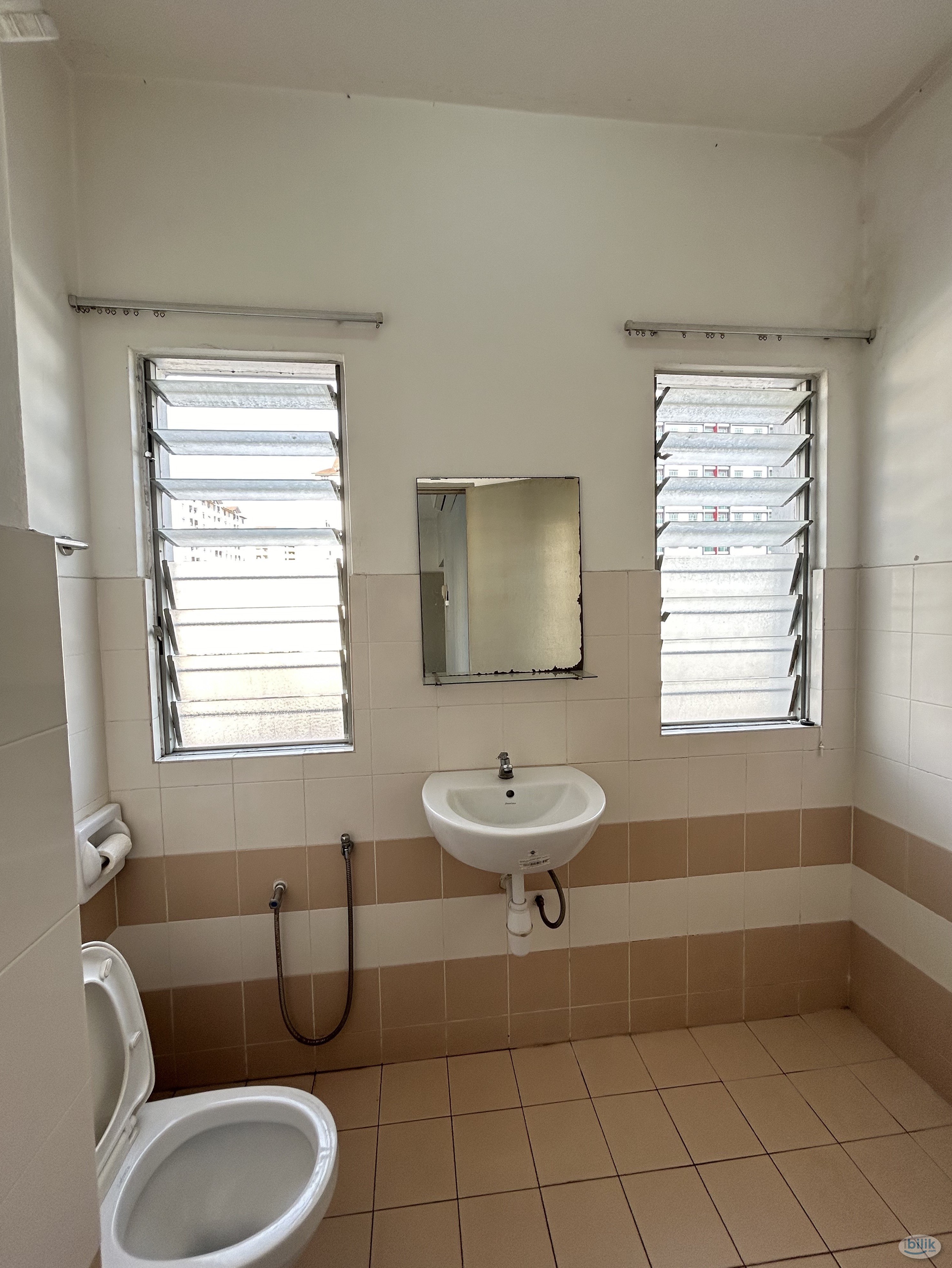 Master bedroom with private bathroom for rent at Residensi Laguna condo, Bandar Sunway - Image 2