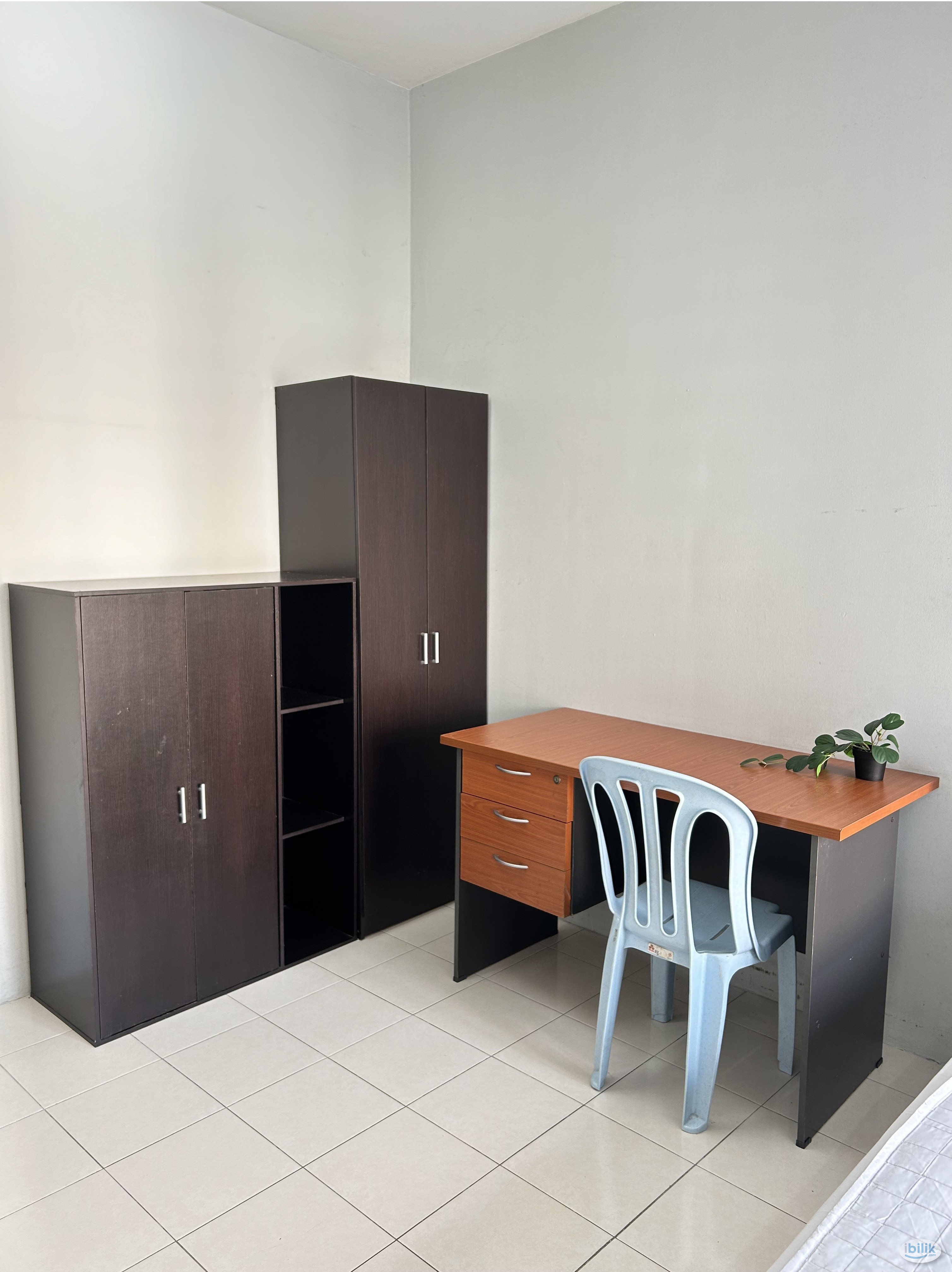 Master bedroom with private bathroom for rent at Residensi Laguna condo, Bandar Sunway - Image 3