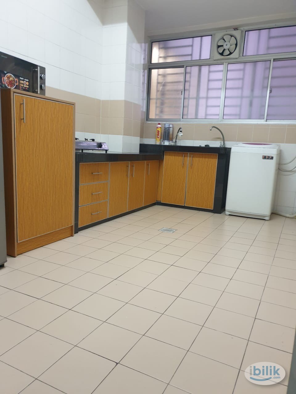 Master bedroom with private bathroom for rent at Residensi Laguna condo, Bandar Sunway - Image 4