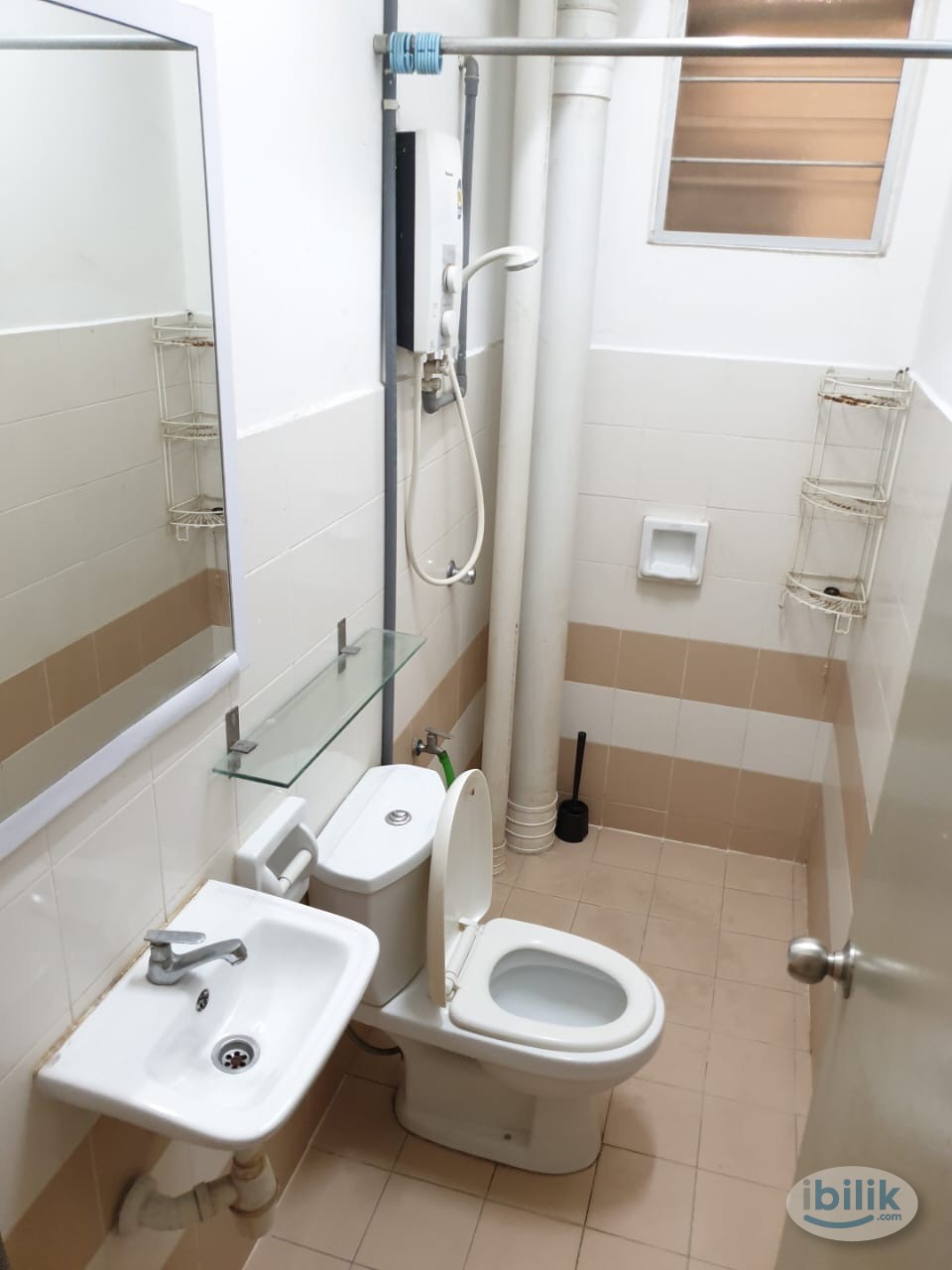 Small room in females unit at Residensi Laguna condo, Bandar Sunway - Image 2