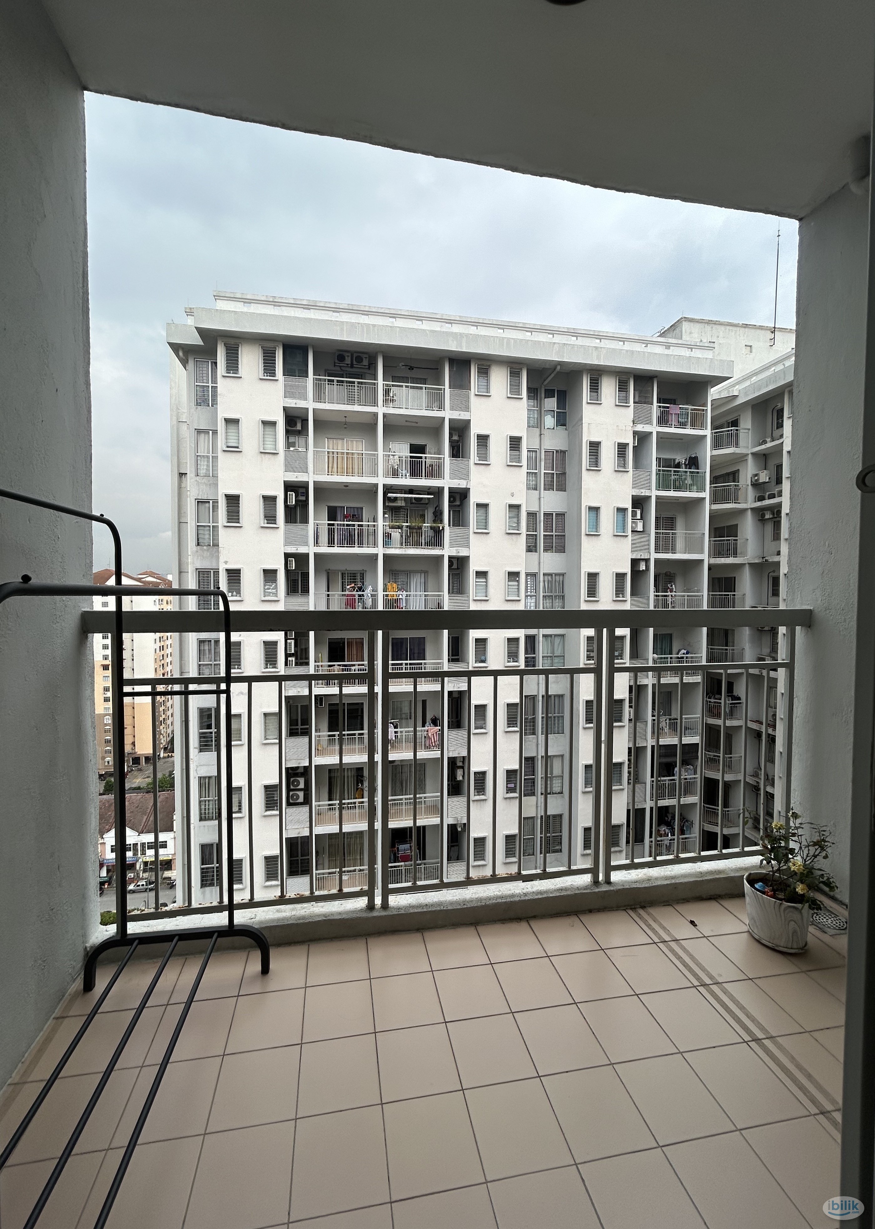 Small room in females unit at Residensi Laguna condo, Bandar Sunway - Image 5