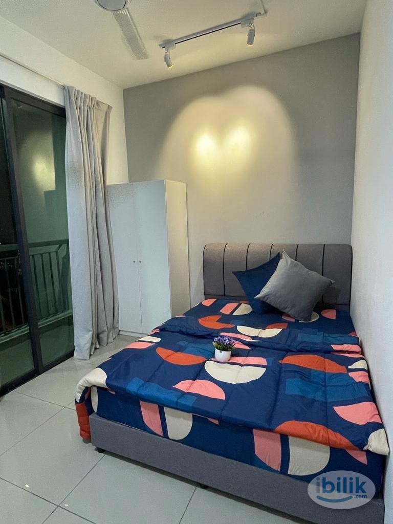 Big Middle Room in Parkhill Residence For Rent - Image 1