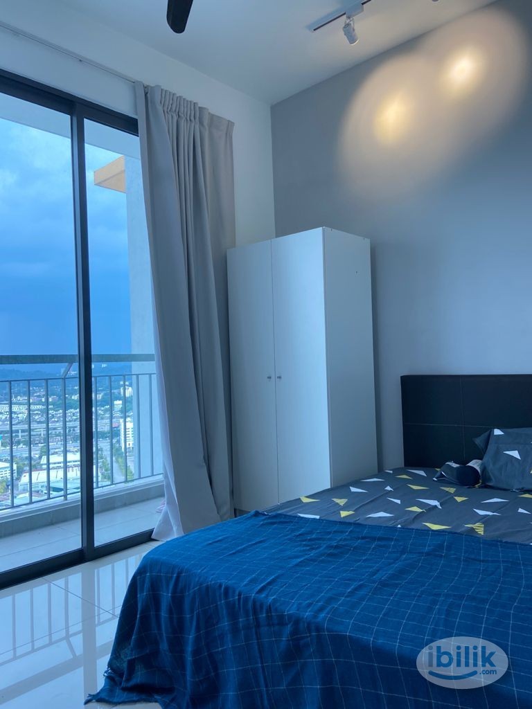 Big Middle Room in Parkhill Residence for APU Student - Image 1