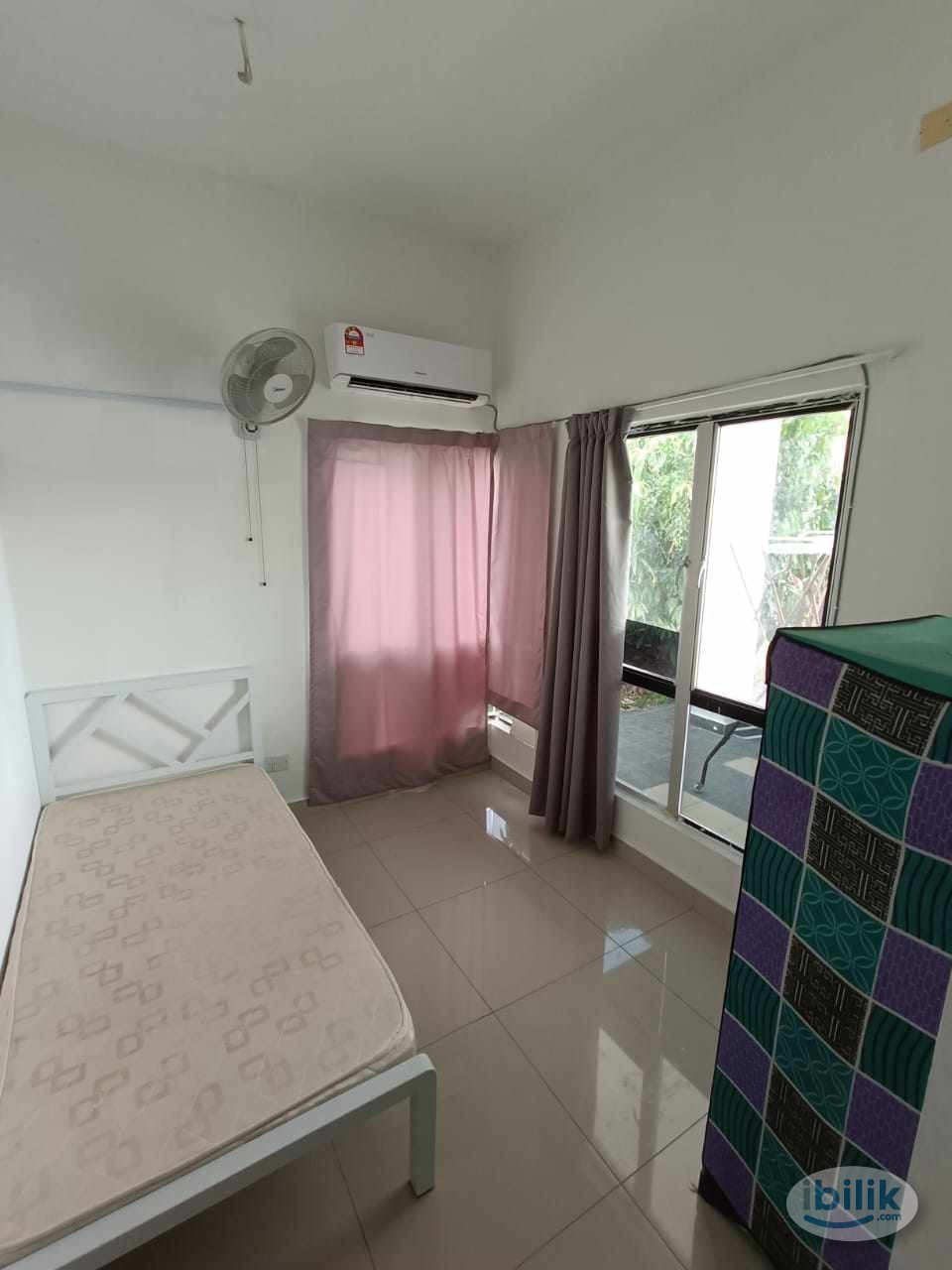 Middle Room at Puchong, Selangor, 2 Minutes Walking Distance LRT Station📍🤩 - Image 1