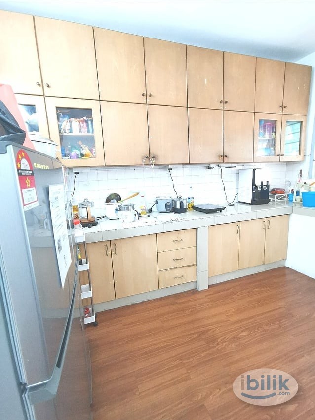 Middle Room at Puchong, Selangor, 2 Min  Walking Distance to LRT Station🚩😍📍 - Image 3