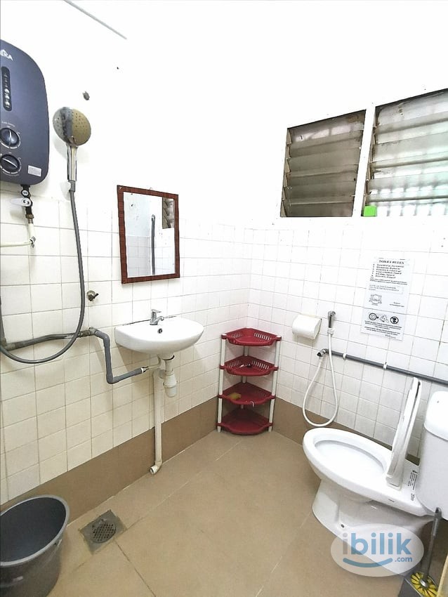 Middle Room at Bandar Puteri Puchong, Puchong IoI Mall, Lotus, Industrial Park, LRT🤩🚩📍 - Image 3