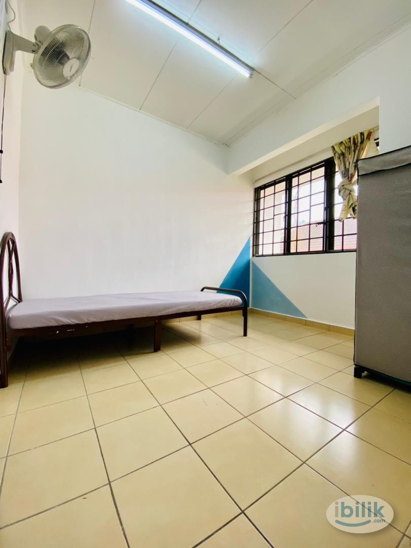 Middle Room at Bandar Puteri Puchong, Puchong IoI Mall, Lotus, Industrial Park, LRT🤩🚩📍 - Image 1