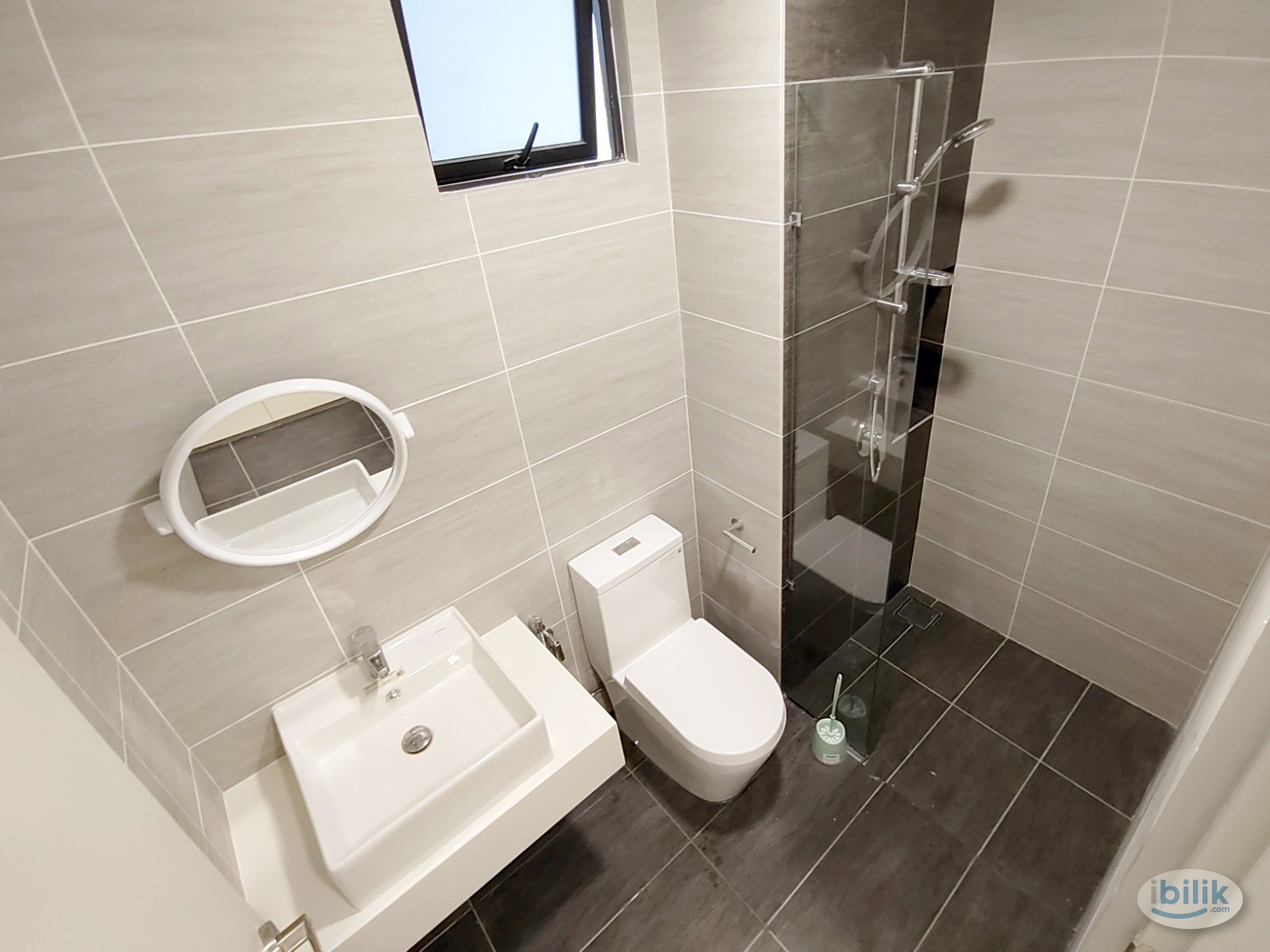 Middle Room with balcony at Trion @ KL, Sungai Besi - Image 4