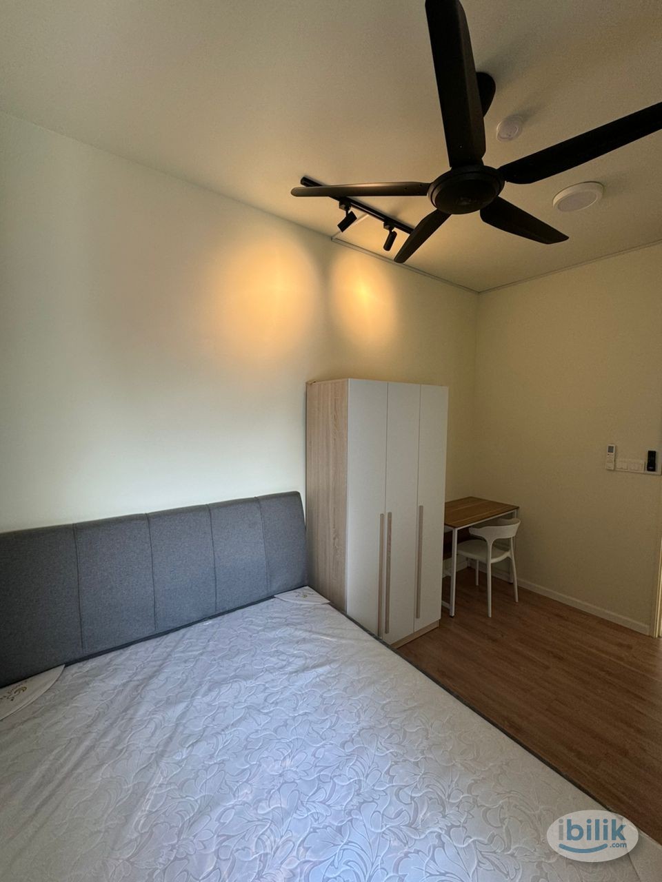 ‼️NEW CONDO NEAR SEKSYEN 13✅ DIAN RESIDENCY, Premium ⭐️ Medium Room Fully Furnished @ NEW 10” Mattress Aircond Wardrobe  - Image 4