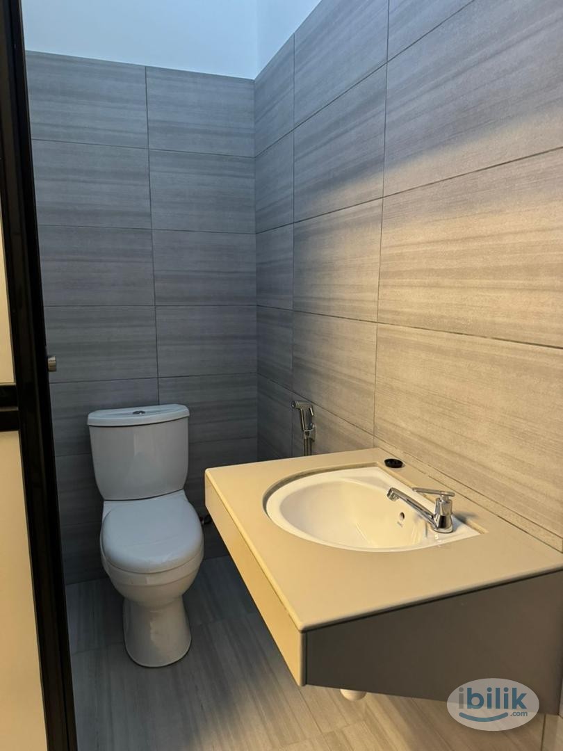 Taman Bayu Perdana, Klang @ LANDED HOUSE WITH 4 ROOM ! - Image 4