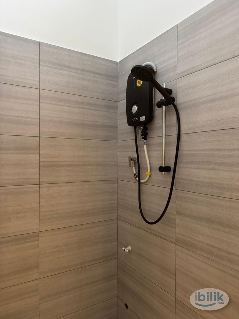 Taman Bayu Perdana, Klang @ LANDED HOUSE WITH 4 ROOM ! - Image 5
