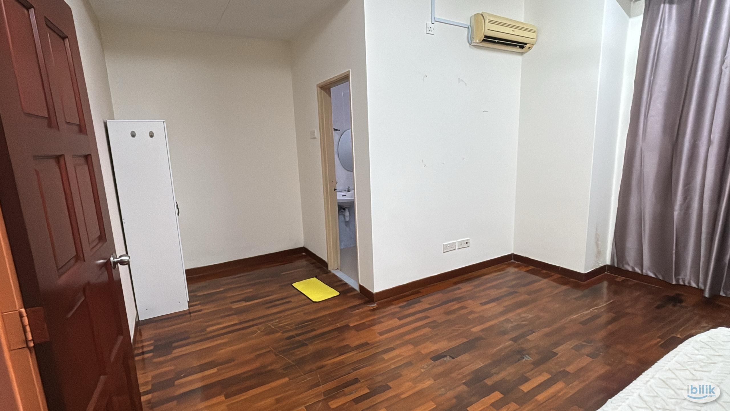 Master Room at Bandar Botanic, Klang @ CORNER HOUSE WITH MANY PARKING ! - Image 2