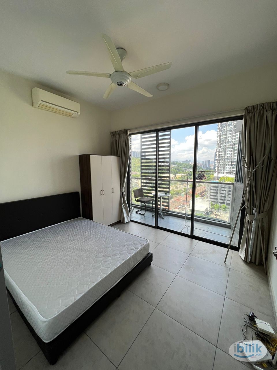 Middle Room at The Petalz, Old Klang Road - Image 2