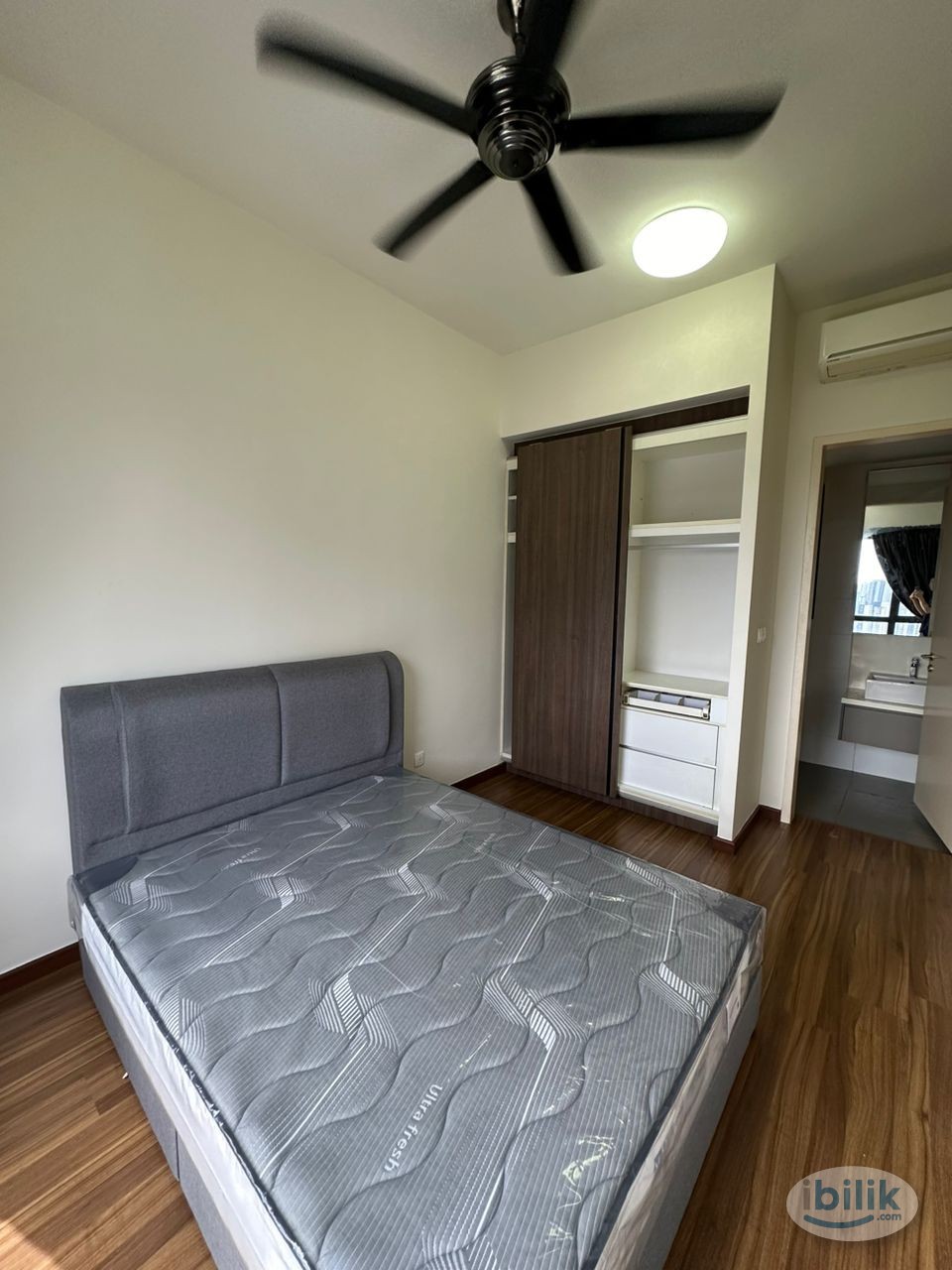 Middle Room at The Petalz, Old Klang Road - Image 1