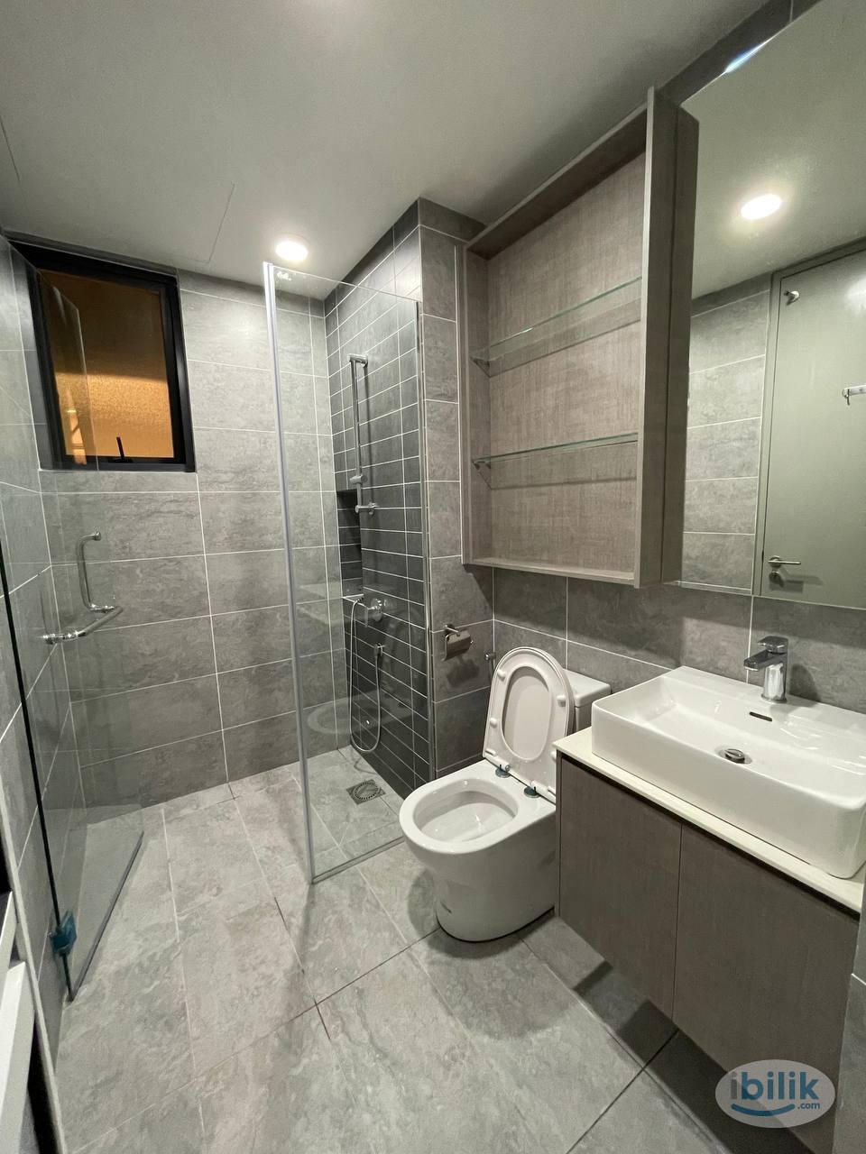 Middle Room With Balcony at Millerz Square, Old Klang Road - Image 4