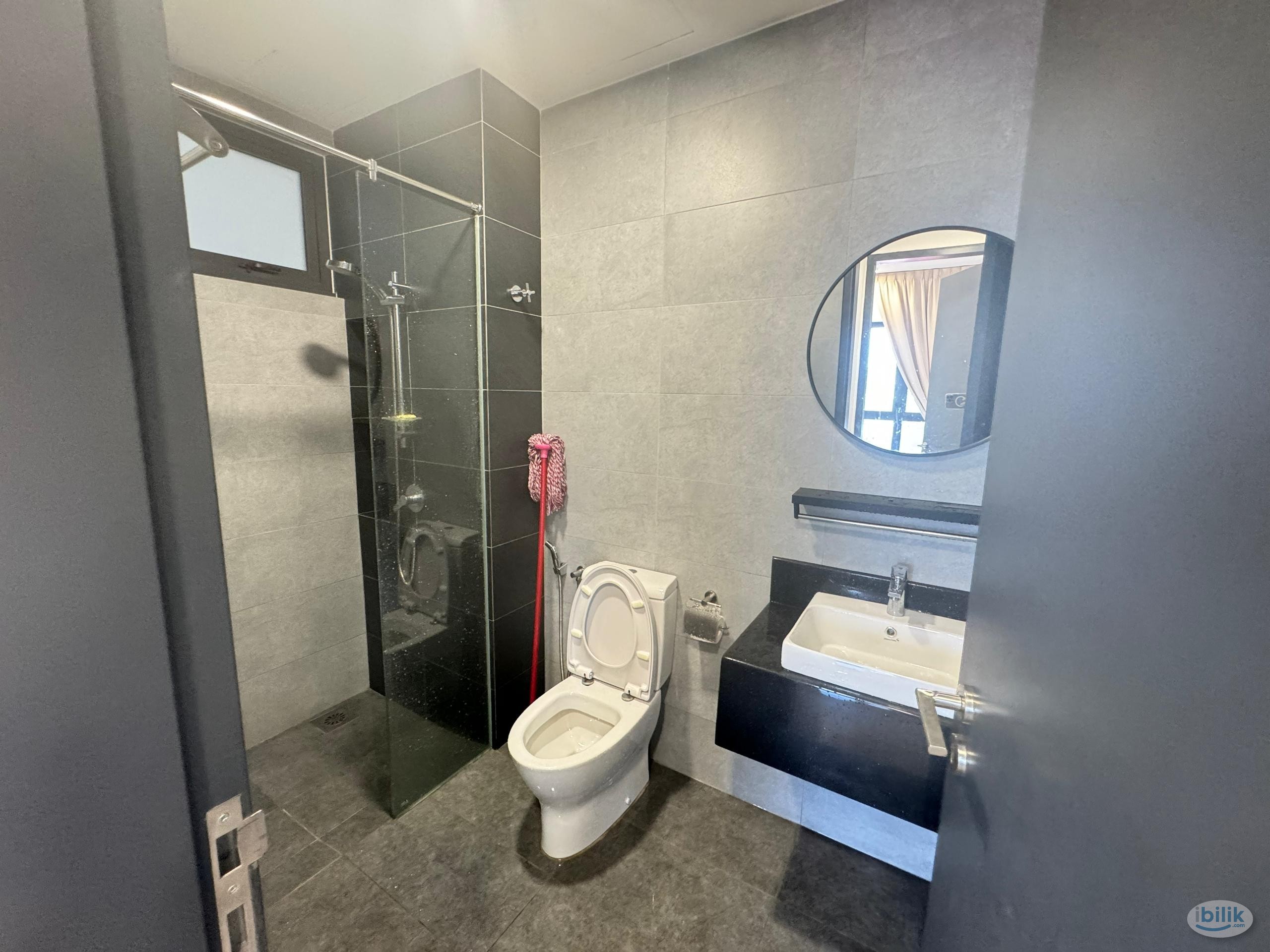 【FEMALE ONLY】MIDDLE ROOM FOR RENT - Image 3