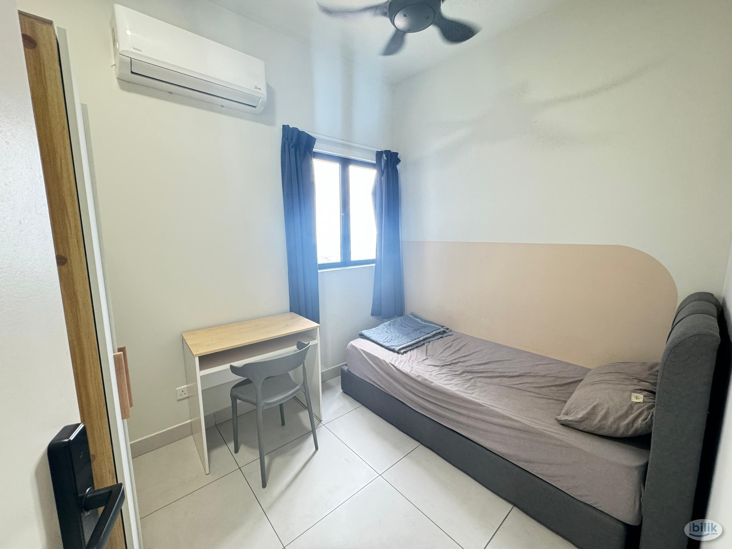 【FEMALE ONLY】MIDDLE ROOM FOR RENT - Image 2