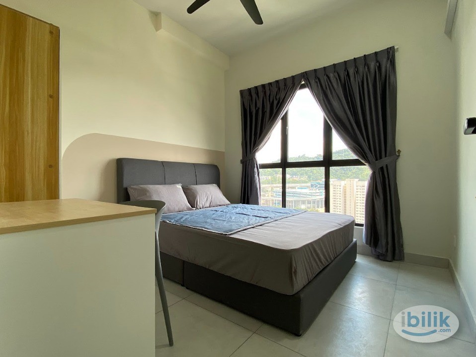 【ONLY FEMALE + NOV available】Near MRT, Downstairs Mall Middle Queen Room - Image 1