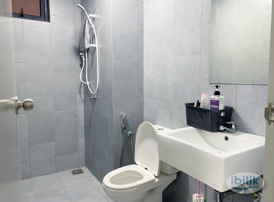 【WALKING TO MRT + ATTACHED BATHROOM】Master Bedroom for rent - Image 2