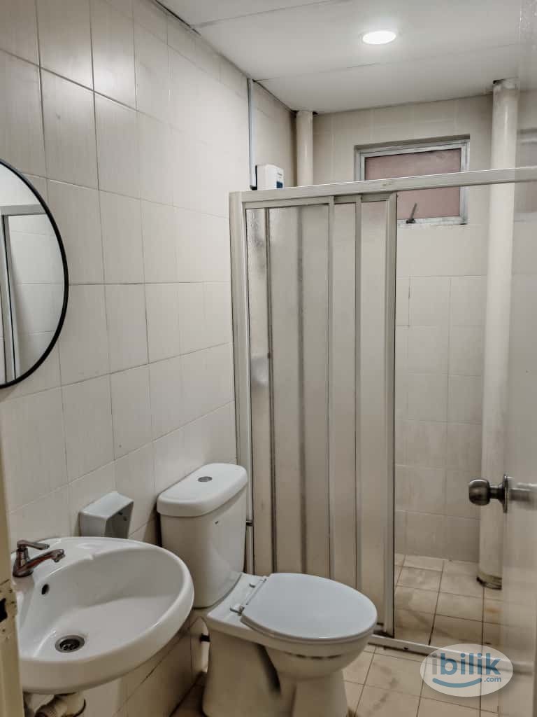 Middle Room at Putra Majestik, Sentul - Image 5
