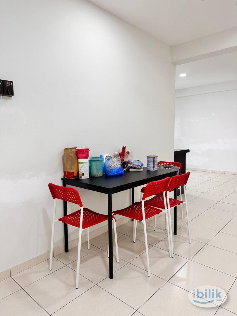 Middle Room at Batu Kawan, Seberang Perai - Image 2
